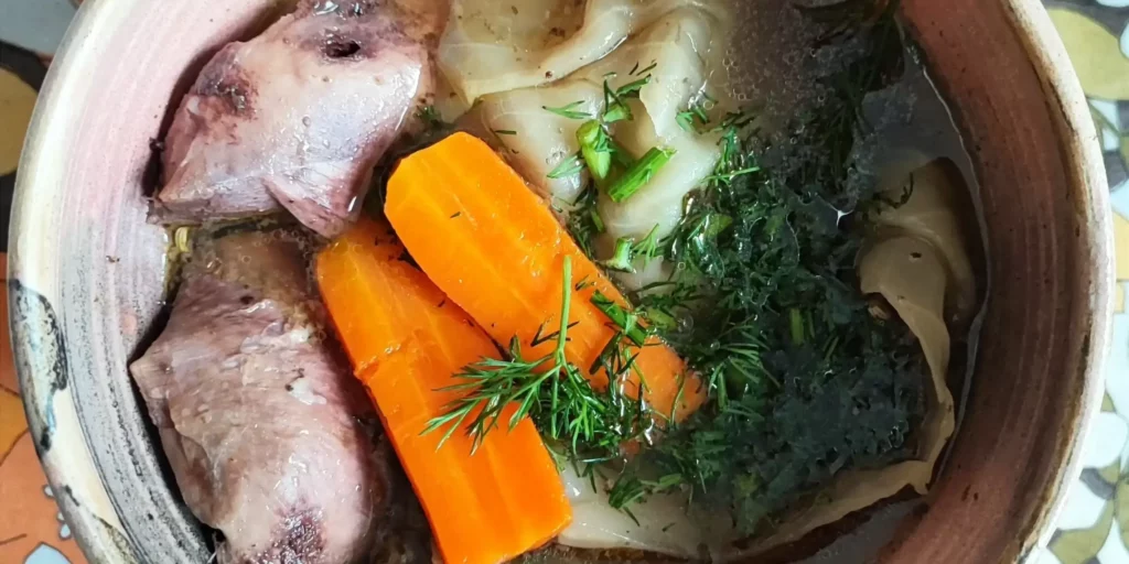 rosół z bażanta i dzikiej kaczki